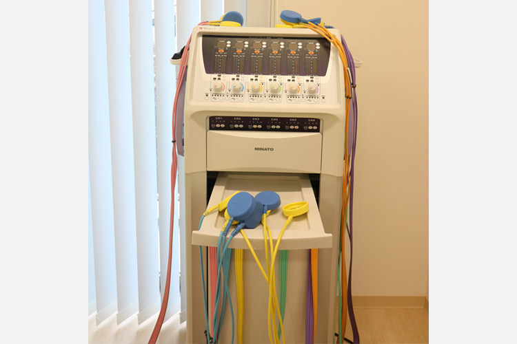 低周波治療器・干渉電流型低周波治療器組合せ理学療法機器①